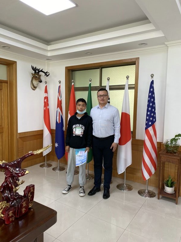 感‮任谢‬同学信任 报‮日名‬本10月生项目