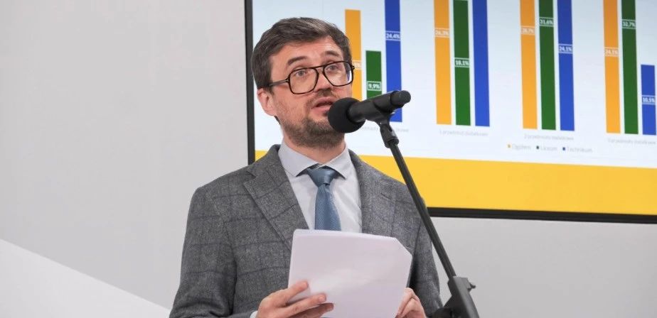 我们来看一下人性化的波兰高考